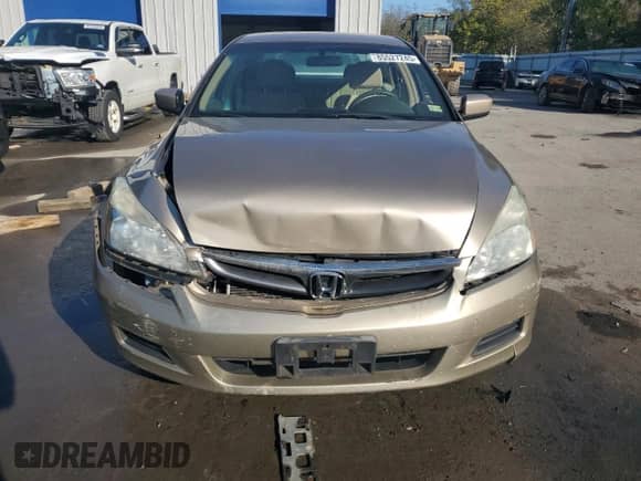 2007 Honda Accord LX z VIN 1HGCM56447A147551, wystawiony jako Copart lot #85527245 z przebiegiem 187 219 mil mil oraz Czysty tytuł • Clean title. Historia ofert i sprzedaży dostępna na DreamBid. Obrazek 5.