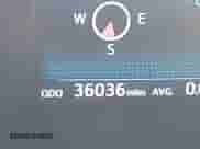 2015 Toyota Prius Two z VIN JTDZN3EU0FJ025828, wystawiony jako IAAI lot #41180043 z przebiegiem 36 036 mil mil oraz . Historia ofert i sprzedaży dostępna na DreamBid. Obrazek 15.