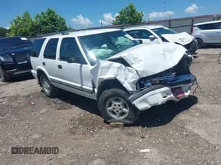 2001 Chevrolet Blazer LT z VIN 1GNDT13W512231147, wystawiony jako IAAI lot #42691365 z przebiegiem 174 171 mil mil oraz . Historia ofert i sprzedaży dostępna na DreamBid. Obrazek 1.