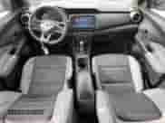 2023 Nissan Kicks SR с VIN 3N1CP5DV0PL569829, выставлен на аукционе Copart как лот 53070445 с пробегом 26 956 миль миль и Чистый • Clean title. История ставок и продаж доступна на DreamBid. Изображение 8.