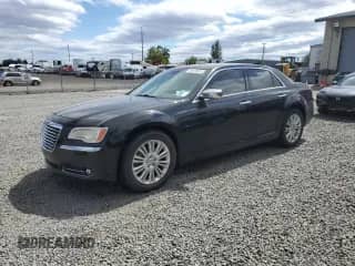 2013 Chrysler 300 C z VIN 2C3CCAKG8DH723511, wystawiony jako Copart lot #68979825 z przebiegiem 219 955 mil mil oraz Czysty tytuł • Clean title. Historia ofert i sprzedaży dostępna na DreamBid. Obrazek 1.
