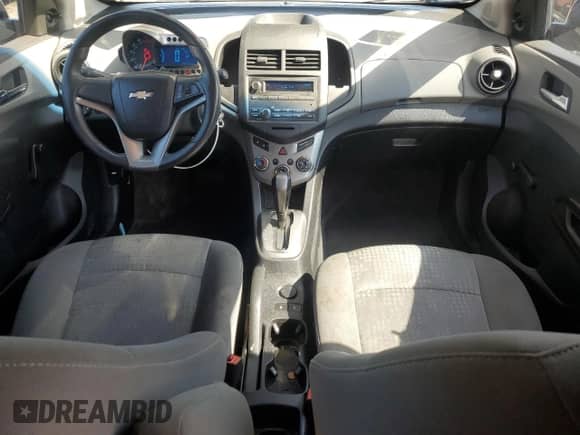 2013 Chevrolet Sonic LS с VIN 1G1JA5SH6D4135282, выставлен на аукционе Copart как лот 57993495 с пробегом 260 242 миль миль и Списание • Salvage title. История ставок и продаж доступна на DreamBid. Изображение 8.