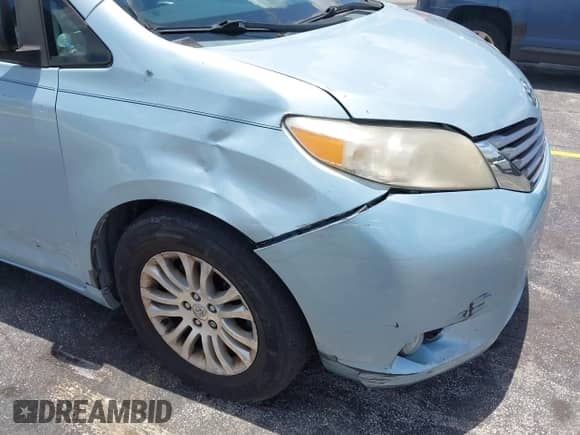 2015 Toyota Sienna XLE with VIN 5TDYK3DC3FS537633, listed as a IAAI auction lot 42534653 with 250,730 mi miles and . Bid and sale history available at DreamBid. Image 17.