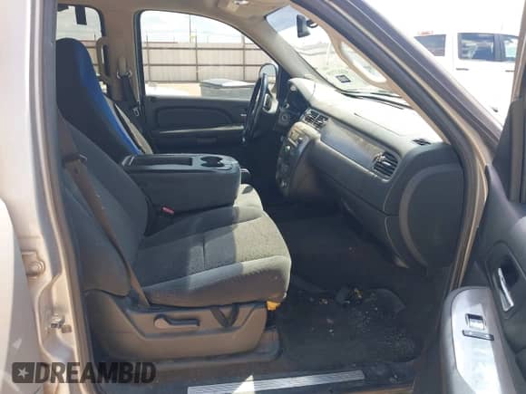 2007 Chevrolet Tahoe LS with VIN 1GNFC13C97R323828, listed as a IAAI auction lot 42863719 with 290,710 mi miles and . Bid and sale history available at DreamBid. Image 5.