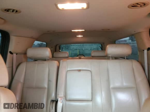 2007 Chevrolet Suburban LTZ z VIN 3GNFK163X7G269745, wystawiony jako Copart lot #81144565 z przebiegiem 328 322 mil mil oraz Szkoda całkowita • Salvage title. Historia ofert i sprzedaży dostępna na DreamBid. Obrazek 10.