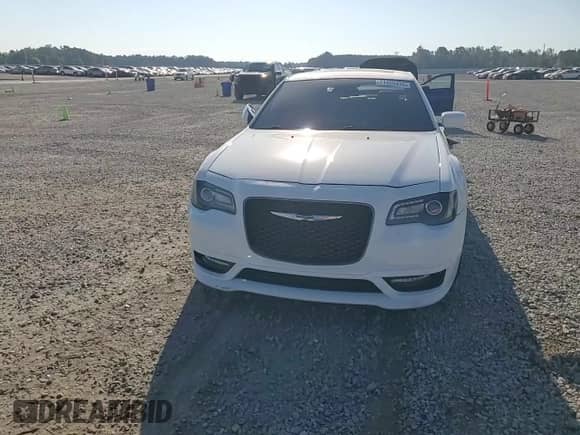 2019 Chrysler 300 S с VIN 2C3CCABT9KH619717, выставлен на аукционе Copart как лот 71420435 с пробегом 139 069 миль миль и Списание • Salvage title. История ставок и продаж доступна на DreamBid. Изображение 13.