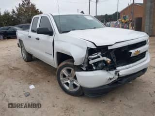 2019 Chevrolet Silverado 1500 Custom z VIN 2GCVKMEC2K1242970, wystawiony jako IAAI lot #41613445 z przebiegiem 76 125 mil mil oraz . Historia ofert i sprzedaży dostępna na DreamBid. Obrazek 1.