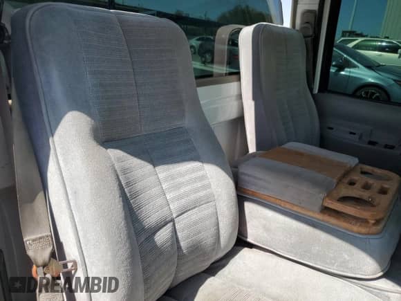 1996 GMC Sierra 1500 с VIN 1GTEC14W2TZ514059, выставлен на аукционе Copart как лот 57124765 с пробегом 179 718 миль миль и Списание • Salvage title. История ставок и продаж доступна на DreamBid. Изображение 10.