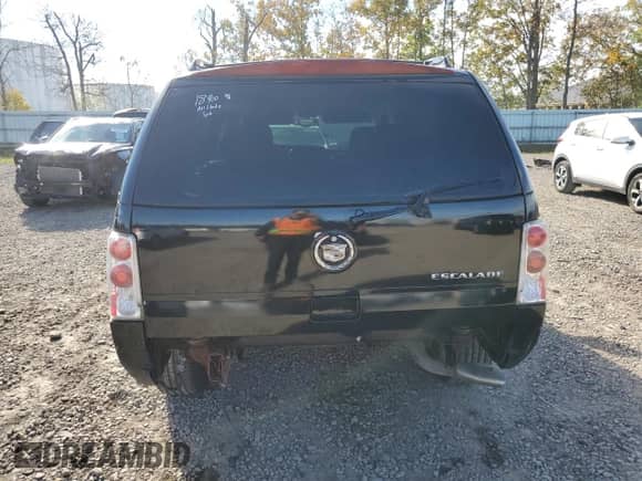2002 Cadillac Escalade с VIN 1GYEK63N62R250670, выставлен на аукционе Copart как лот 82495305 с пробегом Не указан миль и Списание • Salvage title. История ставок и продаж доступна на DreamBid. Изображение 6.