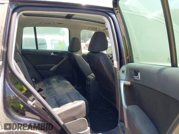 2009 Volkswagen Tiguan S с VIN WVGAV75N29W502193, выставлен на аукционе IAAI как лот 42922634 с пробегом 117 494 миль миль и . История ставок и продаж доступна на DreamBid. Изображение 8.