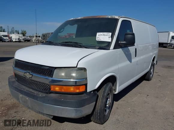 2005 Chevrolet Express Cargo z VIN 1GCGG25V551234534, wystawiony jako IAAI lot #42930433 z przebiegiem 42 013 mil mil oraz . Historia ofert i sprzedaży dostępna na DreamBid. Obrazek 2.