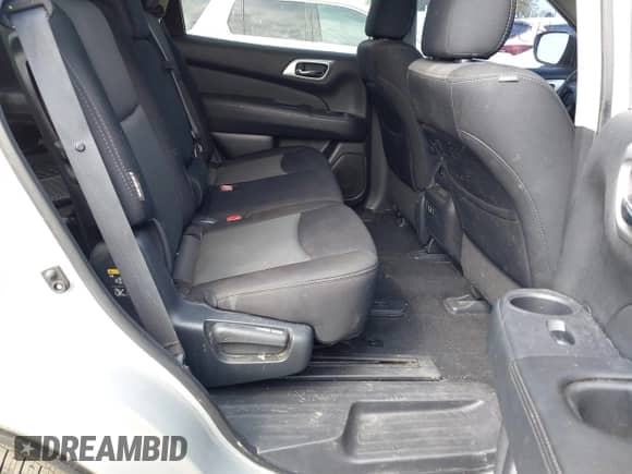 2020 Nissan Pathfinder S z VIN 5N1DR2AN6LC608892, wystawiony jako IAAI lot #43233945 z przebiegiem 132 251 mil mil oraz . Historia ofert i sprzedaży dostępna na DreamBid. Obrazek 8.