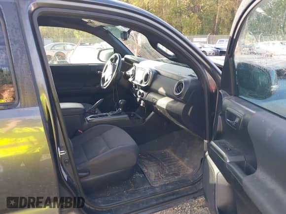 2017 Toyota Tacoma SR5 z VIN 3TMCZ5AN6HM071965, wystawiony jako IAAI lot #43423848 z przebiegiem 189 621 mil mil oraz . Historia ofert i sprzedaży dostępna na DreamBid. Obrazek 5.