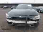 2013 BMW 3 Series 328i xDrive z VIN WBA3B3G52DNR79536, wystawiony jako IAAI lot #43131234 z przebiegiem 113 671 mil mil oraz . Historia ofert i sprzedaży dostępna na DreamBid. Obrazek 6.