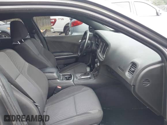 2019 Dodge Charger SXT z VIN 2C3CDXBG2KH680703, wystawiony jako IAAI lot #43356501 z przebiegiem 95 830 mil mil oraz . Historia ofert i sprzedaży dostępna na DreamBid. Obrazek 5.