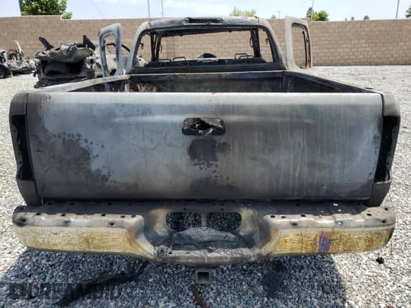2004 Toyota Tundra SR5 z VIN 5TBBT44104S452083, wystawiony jako Copart lot #62192855 z przebiegiem Nie podano mil oraz Nie do naprawy • Non repairable. Historia ofert i sprzedaży dostępna na DreamBid. Obrazek 6.