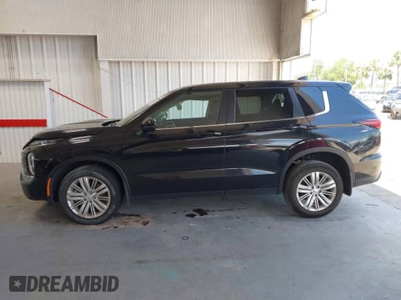 2024 Mitsubishi Outlander ES with VIN JA4J3UA84RZ028541, listed as a IAAI auction lot 42525288 with 36,240 mi miles and . Bid and sale history available at DreamBid. Image 14.