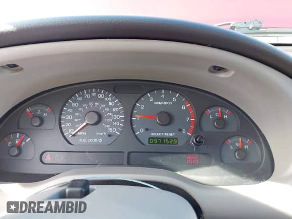 2004 Ford Mustang GT Deluxe z VIN 1FAFP42X54F100661, wystawiony jako IAAI lot #43404344 z przebiegiem 97 152 mil mil oraz . Historia ofert i sprzedaży dostępna na DreamBid. Obrazek 7.