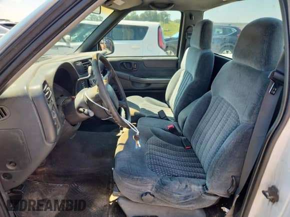 1999 Chevrolet S-10 с VIN 1GCCS1441X8170535, выставлен на аукционе Copart как лот 64968575 с пробегом 99 586 миль миль и Чистый • Clean title. История ставок и продаж доступна на DreamBid. Изображение 7.