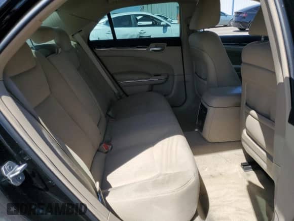 2012 Chrysler 300 z VIN 2C3CCAAG4CH104663, wystawiony jako Copart lot #69085465 z przebiegiem Nie podano mil oraz Szkoda całkowita • Salvage title. Historia ofert i sprzedaży dostępna na DreamBid. Obrazek 10.