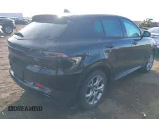 2024 Dodge Hornet R/T z VIN ZACPDFCW9R3A33499, wystawiony jako IAAI lot #41876780 z przebiegiem 31 883 mil mil oraz . Historia ofert i sprzedaży dostępna na DreamBid. Obrazek 4.