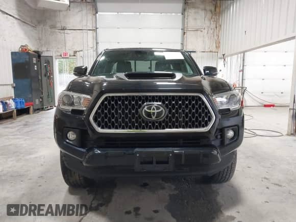 2019 Toyota Tacoma SR5 z VIN 5TFSZ5ANXKX174139, wystawiony jako IAAI lot #43035436 z przebiegiem 38 075 mil mil oraz . Historia ofert i sprzedaży dostępna na DreamBid. Obrazek 12.