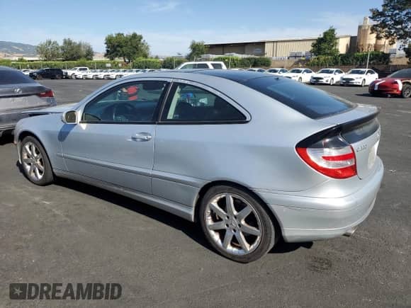 2005 Mercedes-Benz C 320 z VIN WDBRN64J15A712239, wystawiony jako Copart lot #58440215 z przebiegiem 160 085 mil mil oraz Szkoda całkowita • Salvage title. Historia ofert i sprzedaży dostępna na DreamBid. Obrazek 2.