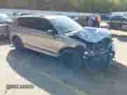 2022 Volkswagen Tiguan SE R-Line Black с VIN 3VV8B7AX0NM015055, выставлен на аукционе IAAI как лот 43229006 с пробегом 26 141 миль миль и . История ставок и продаж доступна на DreamBid. Изображение 1.