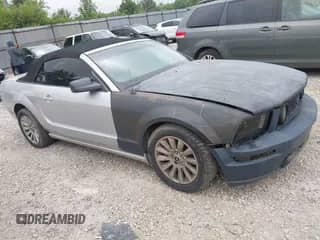 2005 Ford Mustang GT Deluxe z VIN 1ZVHT85H955181503, wystawiony jako IAAI lot #42545335 z przebiegiem 181 410 mil mil oraz . Historia ofert i sprzedaży dostępna na DreamBid. Obrazek 1.