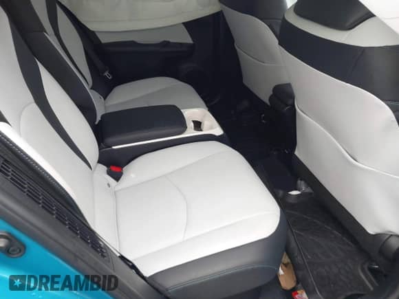 2018 Toyota Prius Plus z VIN JTDKARFP7J3070223, wystawiony jako IAAI lot #42922283 z przebiegiem 65 134 mil mil oraz . Historia ofert i sprzedaży dostępna na DreamBid. Obrazek 8.