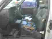 2006 GMC Sierra 1500 Work Truck z VIN 1GTEC19VX6E200610, wystawiony jako Copart lot #67291445 z przebiegiem Nie podano mil oraz Czysty tytuł • Clean title. Historia ofert i sprzedaży dostępna na DreamBid. Obrazek 7.