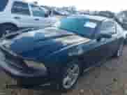 2010 Ford Mustang V6 z VIN 1ZVBP8AN3A5160730, wystawiony jako IAAI lot #43323627 z przebiegiem 193 185 mil mil oraz . Historia ofert i sprzedaży dostępna na DreamBid. Obrazek 2.