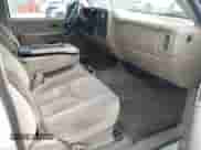2005 GMC Sierra 1500 SLE z VIN 2GTEC13T551268031, wystawiony jako IAAI lot #42633619 z przebiegiem 180 839 mil mil oraz . Historia ofert i sprzedaży dostępna na DreamBid. Obrazek 5.