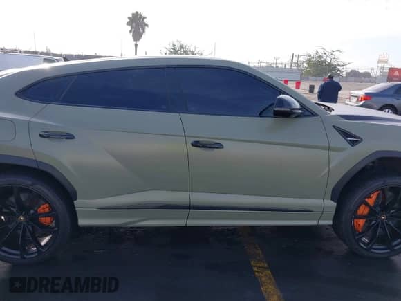 2020 Lamborghini Urus с VIN ZPBUA1ZL5LLA08057, выставлен на аукционе IAAI как лот 40948767 с пробегом 77 064 миль миль и . История ставок и продаж доступна на DreamBid. Изображение 13.