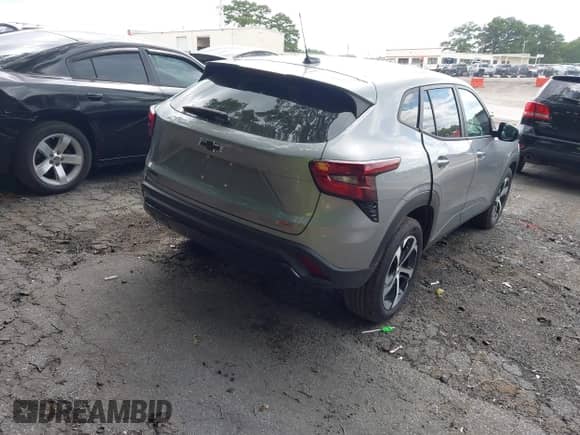 2024 Chevrolet Trax 1RS с VIN KL77LGE2XRC130711, выставлен на аукционе IAAI как лот 42781197 с пробегом 4 500 миль миль и . История ставок и продаж доступна на DreamBid. Изображение 4.