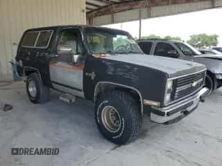 1987 Chevrolet Blazer z VIN 1GNEV18K3HF132382, wystawiony jako Copart lot #63986565 z przebiegiem 870 853 mil mil oraz Czysty tytuł • Clean title. Historia ofert i sprzedaży dostępna na DreamBid. Obrazek 4.