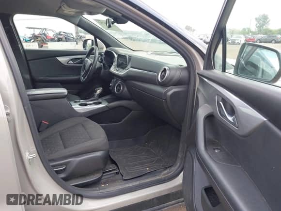 2021 Chevrolet Blazer LT z VIN 3GNKBCRS1MS506581, wystawiony jako IAAI lot #42786713 z przebiegiem 135 432 mil mil oraz . Historia ofert i sprzedaży dostępna na DreamBid. Obrazek 5.