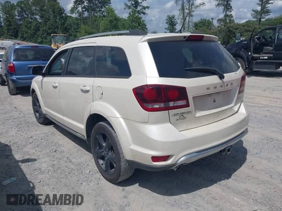 2018 Dodge Journey Crossroad with VIN 3C4PDCGG8JT305676, listed as a IAAI auction lot 42622337 with 111,768 mi miles and . Bid and sale history available at DreamBid. Image 3.