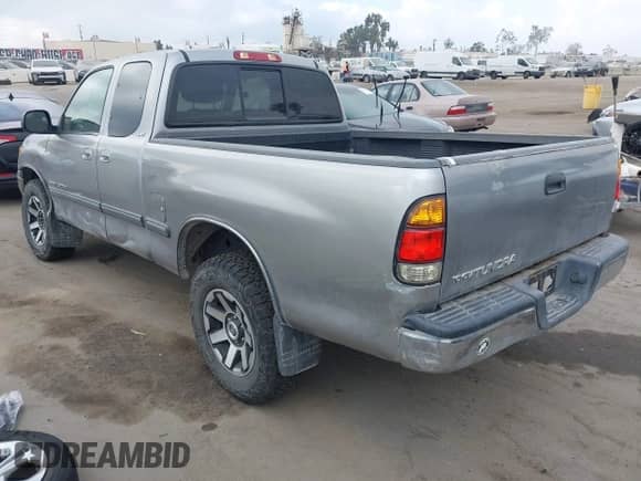 2002 Toyota Tundra SR5 with VIN 5TBRN341X2S230411, listed as a IAAI auction lot 43362817 with 270,679 mi miles and . Bid and sale history available at DreamBid. Image 3.