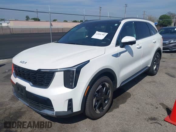 2025 Kia Sorento SX Prestige with VIN KNDRKDJG6S5296538, listed as a IAAI auction lot 41891782 with 8,292 mi miles and . Bid and sale history available at DreamBid. Image 18.