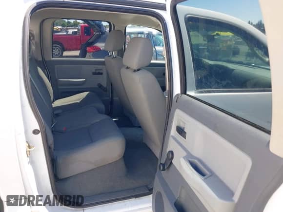 2006 Dodge Dakota ST с VIN 1D7HE28K96S707722, выставлен на аукционе IAAI как лот 42825149 с пробегом 159 699 миль миль и . История ставок и продаж доступна на DreamBid. Изображение 8.
