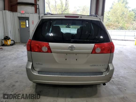 2006 Toyota Sienna XLE z VIN 5TDZA22C26S480054, wystawiony jako Copart lot #82461025 z przebiegiem 251 291 mil mil oraz Czysty tytuł • Clean title. Historia ofert i sprzedaży dostępna na DreamBid. Obrazek 6.