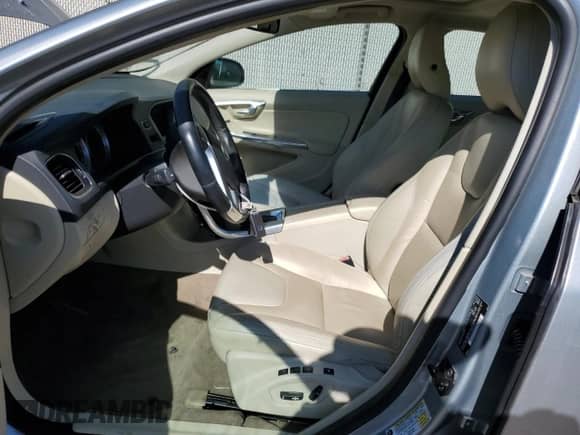 2013 Volvo S60 T5 Premier с VIN YV1612FS5D1227917, выставлен на аукционе Copart как лот 85150265 с пробегом 71 466 миль миль и Списание • Salvage title. История ставок и продаж доступна на DreamBid. Изображение 7.