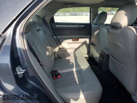 2007 Chrysler 300 C z VIN 2C3KA63H17H838798, wystawiony jako Copart lot #81667125 z przebiegiem 118 140 mil mil oraz Szkoda całkowita • Salvage title. Historia ofert i sprzedaży dostępna na DreamBid. Obrazek 10.