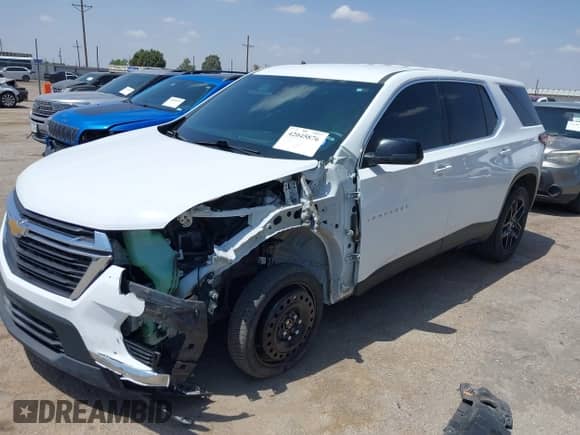 2022 Chevrolet Traverse LS z VIN 1GNERFKW2NJ132976, wystawiony jako IAAI lot #42045876 z przebiegiem 55 601 mil mil oraz . Historia ofert i sprzedaży dostępna na DreamBid. Obrazek 18.