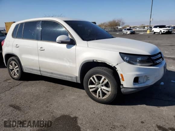 2013 Volkswagen Tiguan SE z VIN WVGAV3AX4DW599521, wystawiony jako Copart lot #49284325 z przebiegiem 123 430 mil mil oraz Czysty tytuł • Clean title. Historia ofert i sprzedaży dostępna na DreamBid. Obrazek 4.