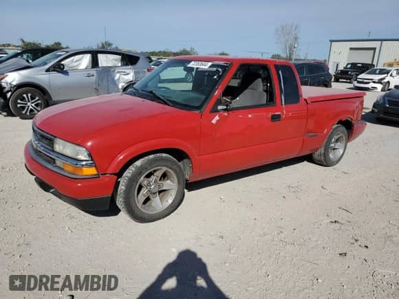 2002 Chevrolet S-10 LS z VIN 1GCCS19W928215093, wystawiony jako Copart lot #72353644 z przebiegiem 157 012 mil mil oraz Szkoda całkowita • Salvage title. Historia ofert i sprzedaży dostępna na DreamBid. Obrazek 1.