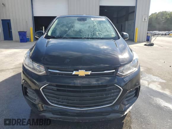 2017 Chevrolet Trax LS z VIN 3GNCJNSB4HL278041, wystawiony jako Copart lot #71124045 z przebiegiem 133 318 mil mil oraz Czysty tytuł • Clean title. Historia ofert i sprzedaży dostępna na DreamBid. Obrazek 5.