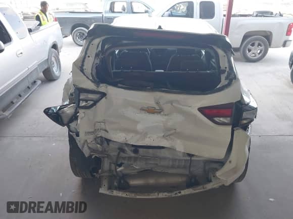 2022 Chevrolet TrailBlazer LS z VIN KL79MMS27NB101708, wystawiony jako IAAI lot #43438826 z przebiegiem 111 342 mil mil oraz . Historia ofert i sprzedaży dostępna na DreamBid. Obrazek 22.