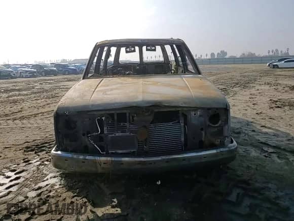 1997 Chevrolet Suburban с VIN 3GNFK16R8VG121000, выставлен на аукционе Copart как лот 83406924 с пробегом Не указан миль и На запчасти • Non repairable. История ставок и продаж доступна на DreamBid. Изображение 12.